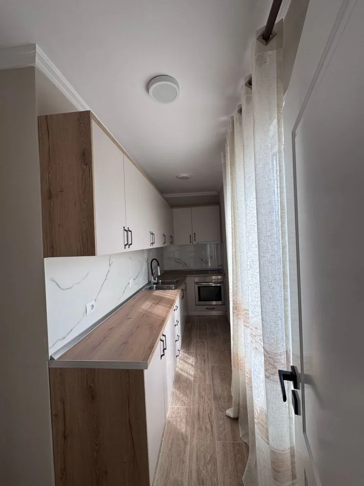 Tirane, jepet me qera apartament 2+1 Kati 5, 80 m² 500 € (Xhamia Selite)