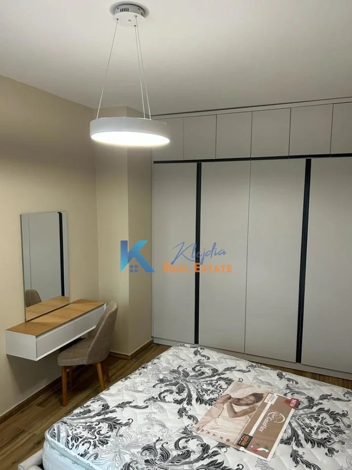 Tirane, jap me qera apartament 1+1+Ballkon , 70 m² 500 € (Kinostudio)