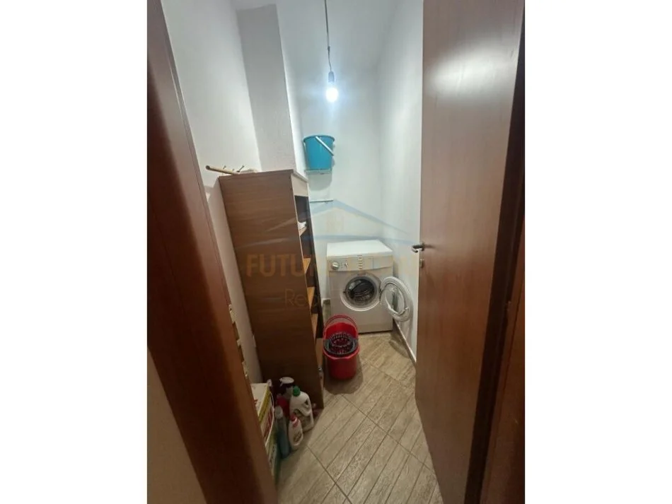 Qera, Apartament 1+1+Verande, pranë Ministrisë së Jashtme, Tiranë. AREA38851