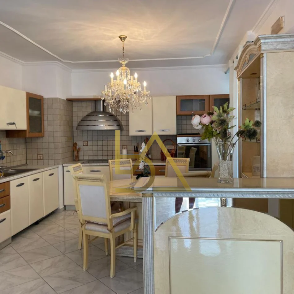 Durres, jepet me qera apartament 2+1+Ballkon Kati 5, 