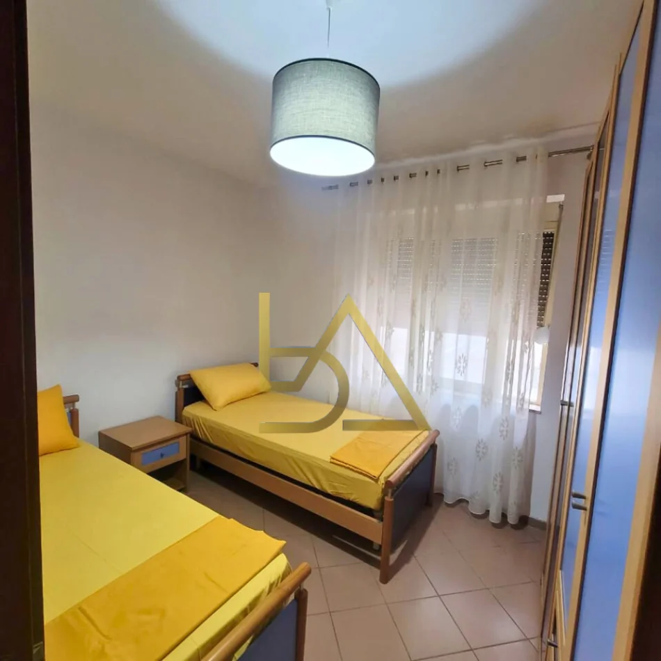 Durres, jepet me qera apartament 2+1+Ballkon Kati 2, 500 € 