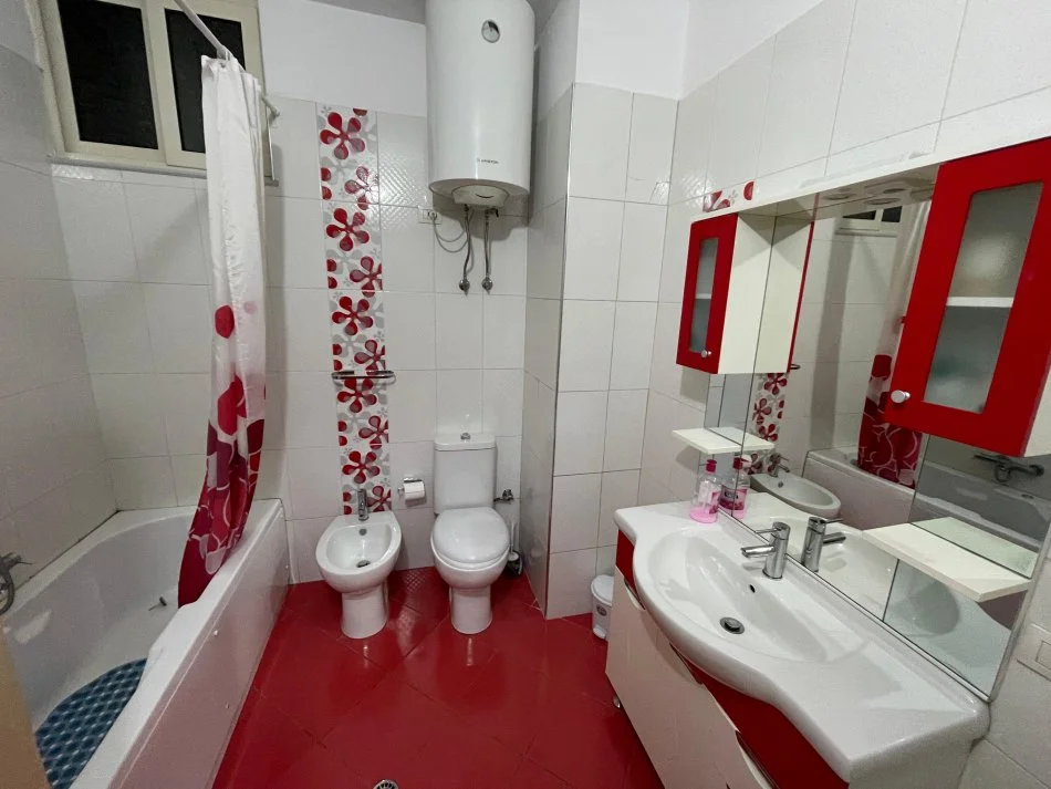 Tirane, jap me qera apartament 2+1+Ballkon Kati 7, 115 m² 700 € (Don Bosko)