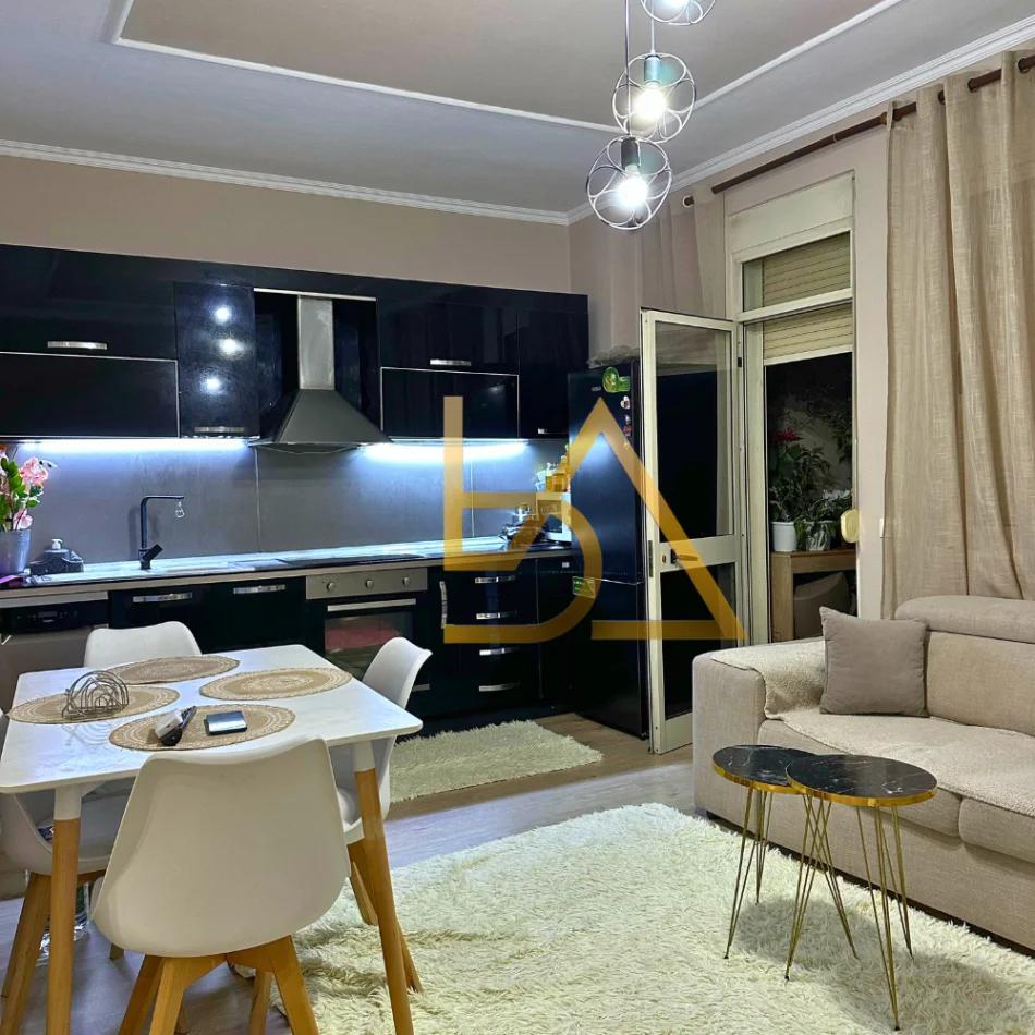Tirane, shitet apartament 3+1+Ballkon Kati 4, Kodra Diellit
