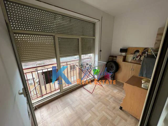 Tirane, jap me qera apartament 1+1+Ballkon Kati 5, 65 m² 500 € (afer Shkolles se Kuqe)