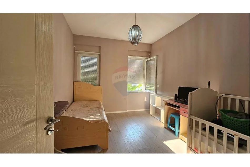 Tirane, jepet me qera apartament 2+1 , 95 m² 650 € (Kopshti Botanik)