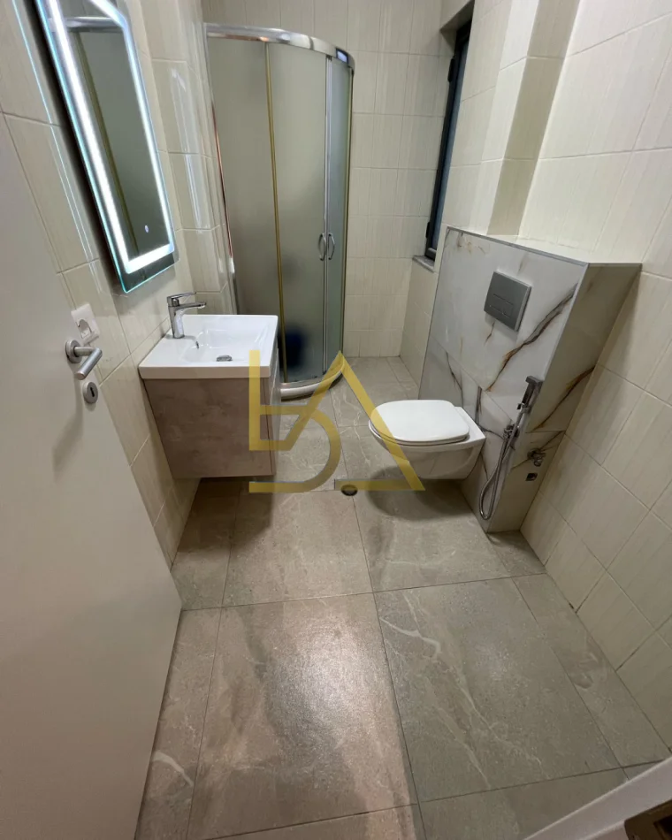 Tirane, shitet apartament 1+1+Ballkon , 