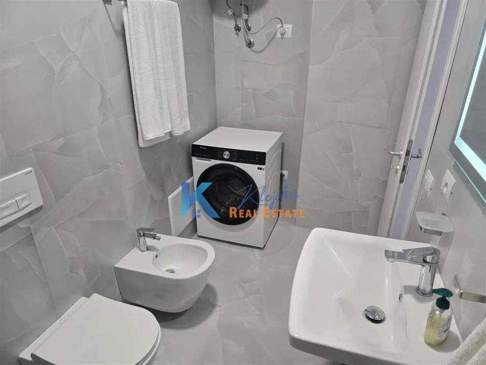 Tirane, jap me qera apartament 1+1+Ballkon Kati 6, 60 m² 450 € (Ali Dem, kompleksi Kaimi)
