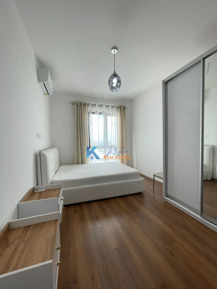 Tirane, jap me qera apartament 1+1+Ballkon Kati 10, 70 m² 580 € (Kompleksi Arlis, ne rrugen e Dibres)