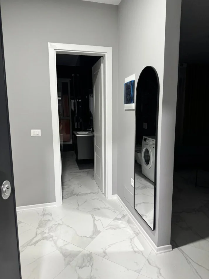 Tirane, jepet me qera apartament 1+1+Ballkon Kati 2, 65 m² 600 € (Trio Tower Residence, Don Bosko)