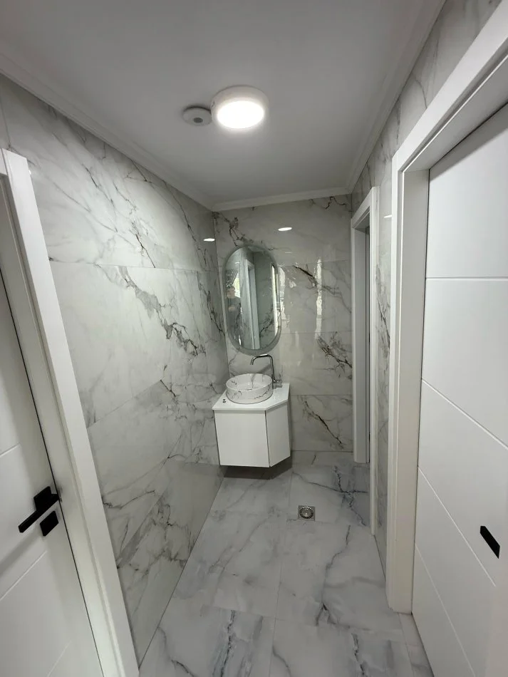 Tirane, jepet me qera ambjent biznesi Kati 0, 188 m² 2.000 € (Liqeni i Thate)