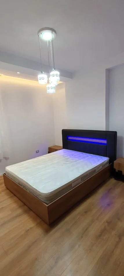 Tirane, jepet me qera apartament 2+1 Kati 2, 100 m² 700 € (Vasil Shanto)