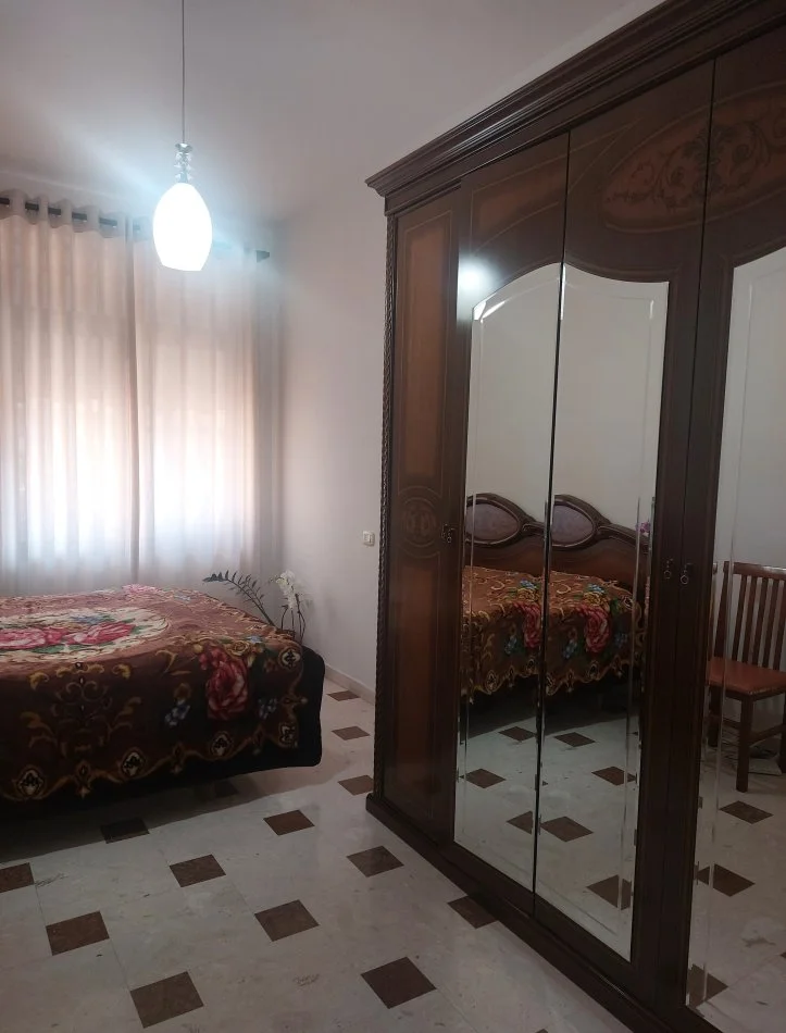 Tirane, jap me qera apartament 3+1+Ballkon Kati 1, 100 m² 800 € (Pazari i Ri)