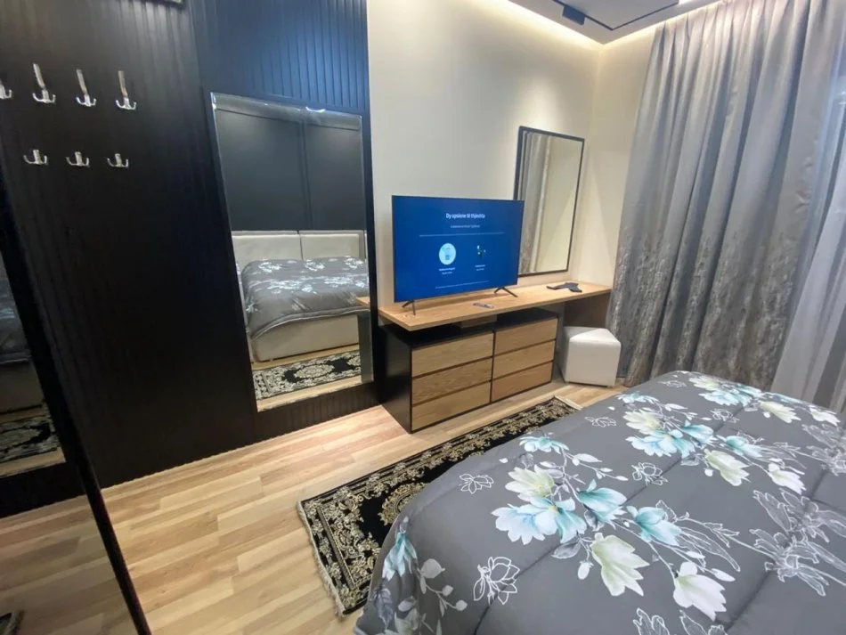 Tirane, jepet me qera apartament 1+1 Kati 6, 75 m² 800 € (Kompleksi Square 21)