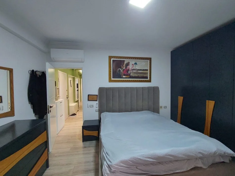 Tirane, jepet me qera apartament 3+1+Ballkon Kati 2, 125 m² 1.000 € (Selvia, prane Black Diamond Hotel)