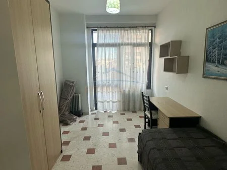 Qera, Apartament 3+1, në Pazarin e Ri, Tiranë. AREA52093