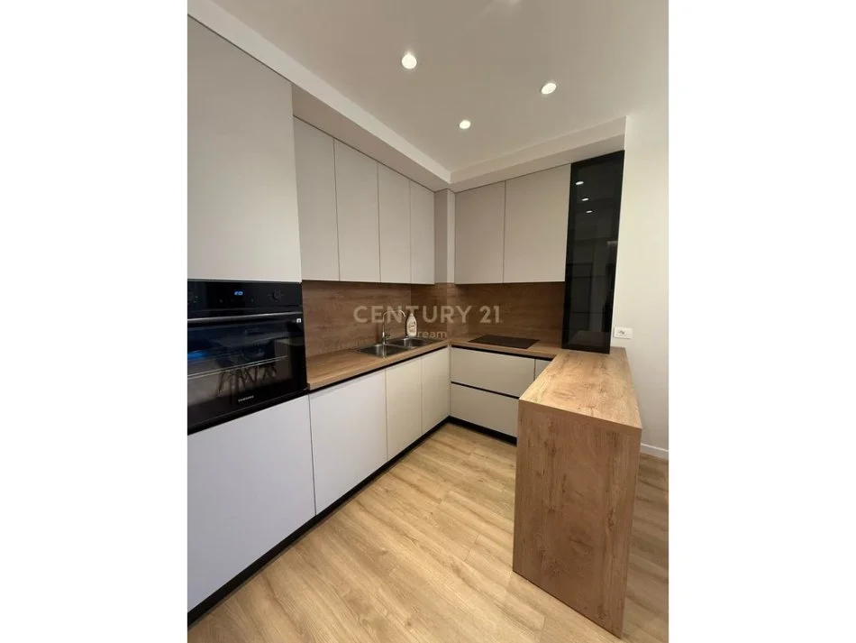 Tirane, shitet apartament 2+1 Kati 6, 111 m² 245.000 € (Xhamllik,Ish-Profarma)