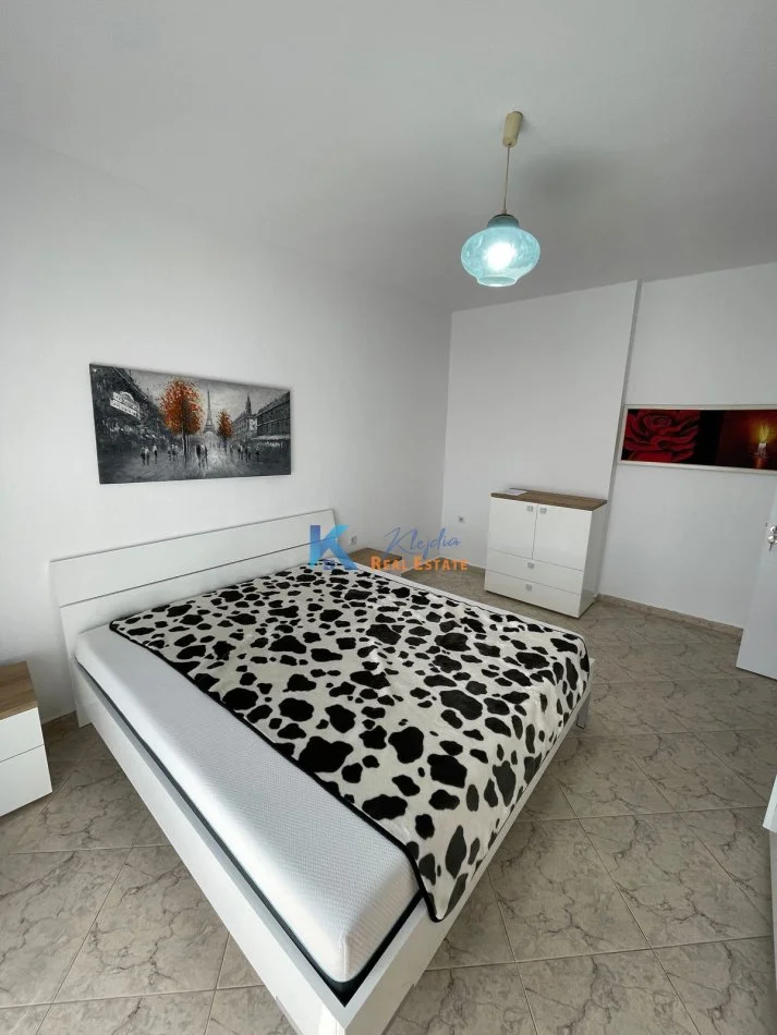 Tirane, jap me qera apartament 2+1+Ballkon Kati 4, 140 m² 600 € (Stadiumi Dinamo)