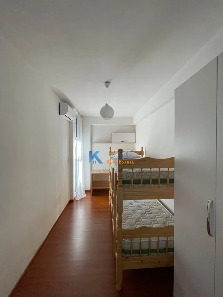 Tirane, jap me qera apartament 2+1+Ballkon Kati 8, 81 m² 600 € (21 Dhjetori, Kompleksi Star)