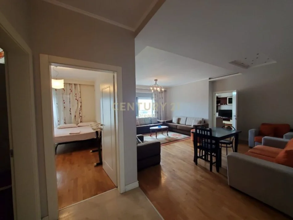 Tirane, jepet me qera apartament 2+1 Kati 7, 165 m² 650 € (Rruga Aleksander Moisiu, prane Ministrise se Kultures)