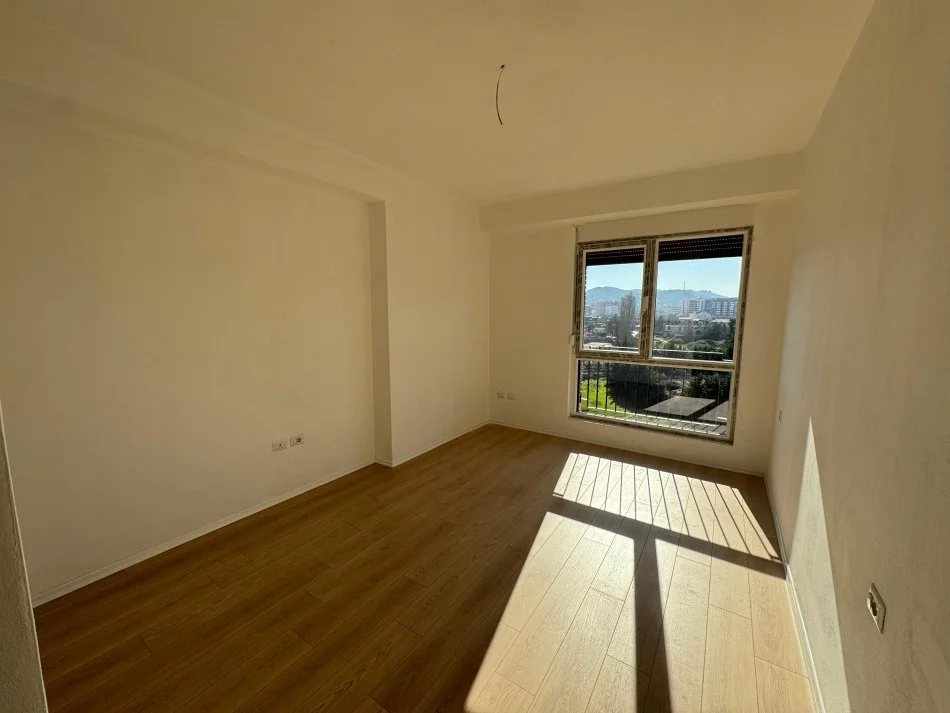Tirane, shitet apartament 3+1 , 150 m² 250.000 € (Ish Fusha e Aviacionit)