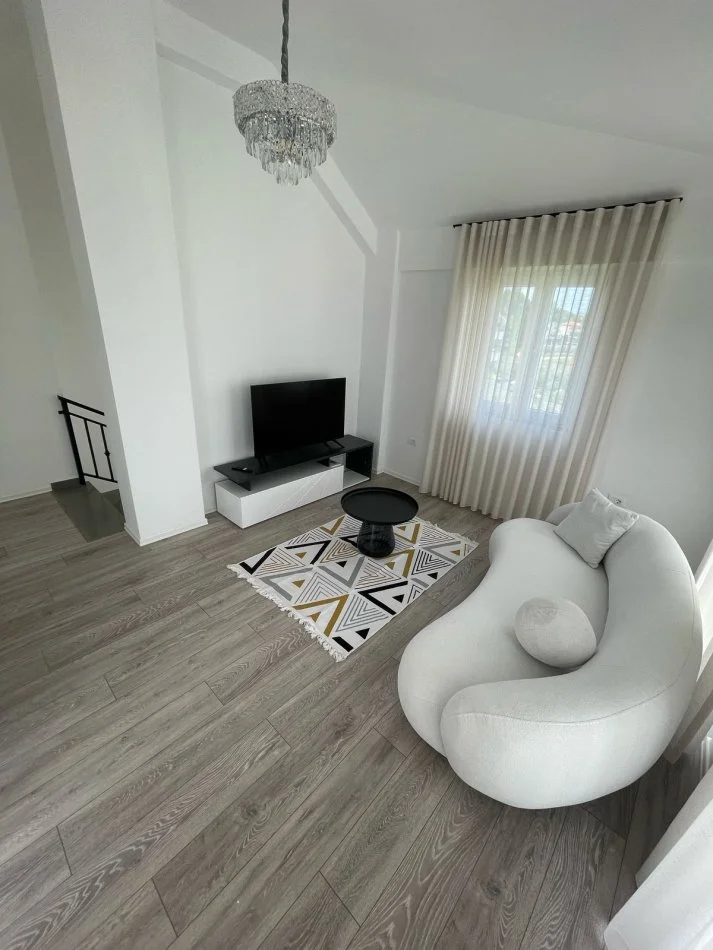 Tirane, jepet me qera Vile 3 Katshe Kati 0, 170 m² 2.500 € (Rezidenca Vila Lule)