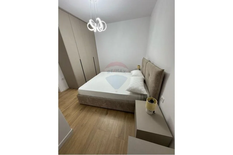 Tirane, jepet me qera 2+1+Ballkon Kati 3, 550 € (Rruga e Kavjes)