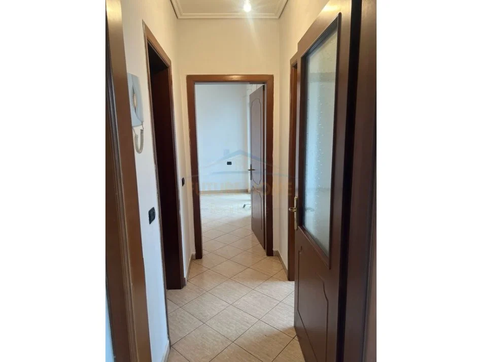 Tirane, jepet me qera apartament 2+1 Kati 6, 100 m² 500 € (Pallati me Shigjeta)