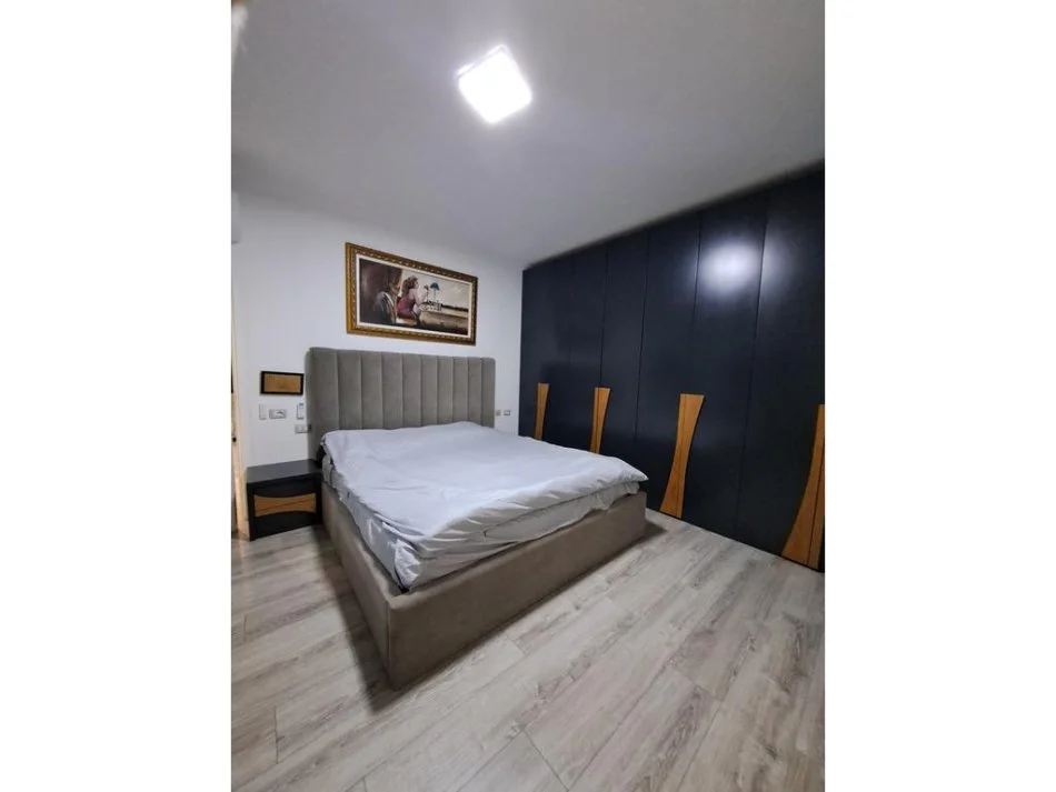Tirane, jepet me qera apartament 3+1+Aneks+Ballkon Kati 1, 125 m² 950 € (selvia)
