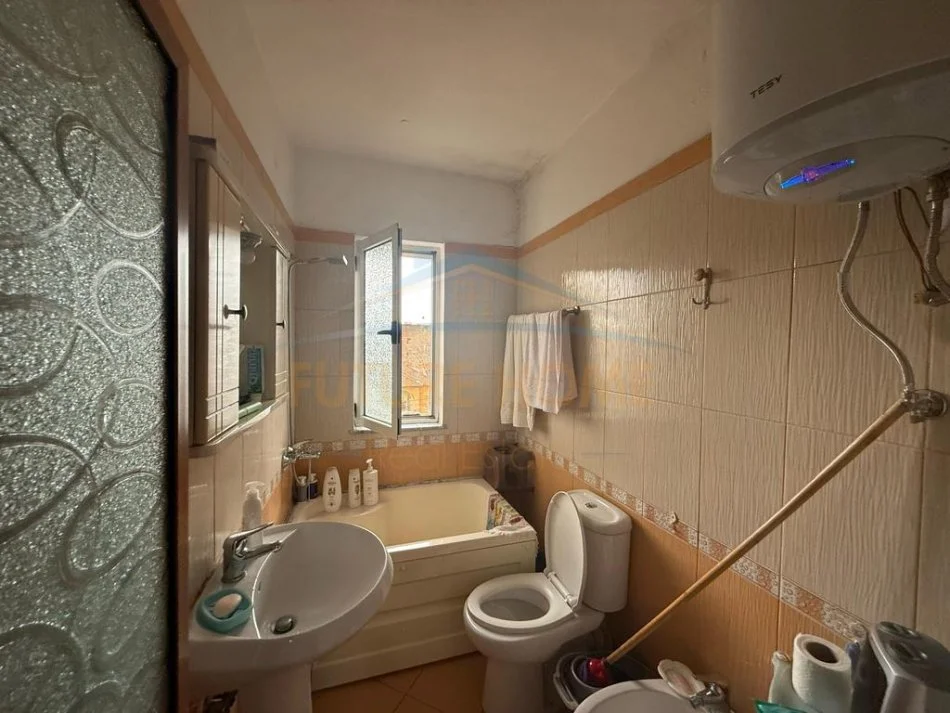 Tirane, jepet me qera apartament 2+1+Aneks+Ballkon Kati 5, 68 m² 550 € (mine peza)