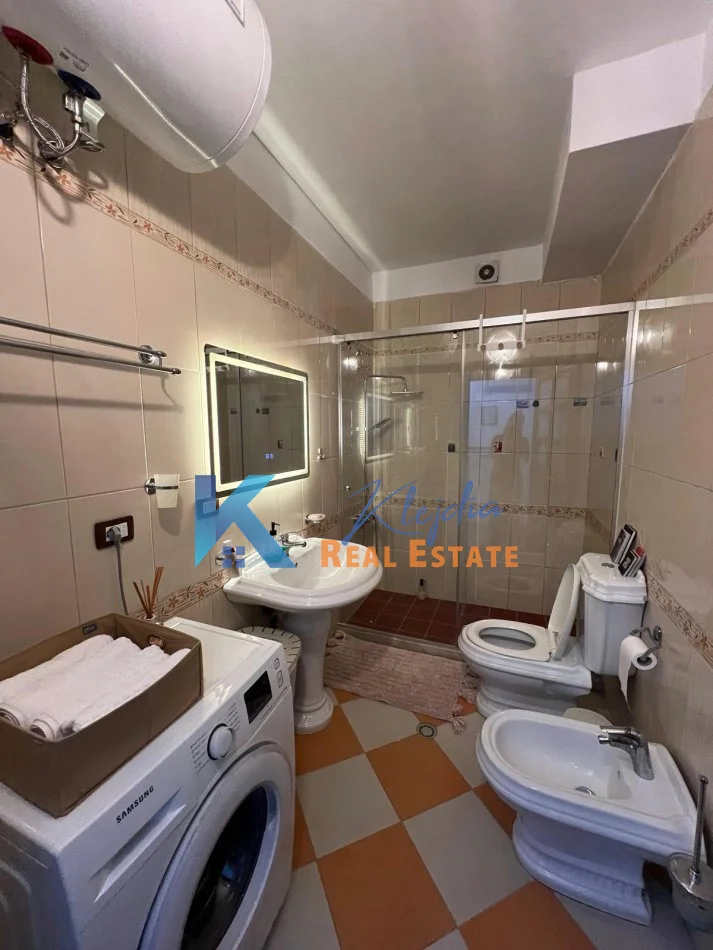 Tirane, jap me qera apartament 2+1+Ballkon Kati 3, 80 m² 600 € (Selvia, Kompleksi Halili)