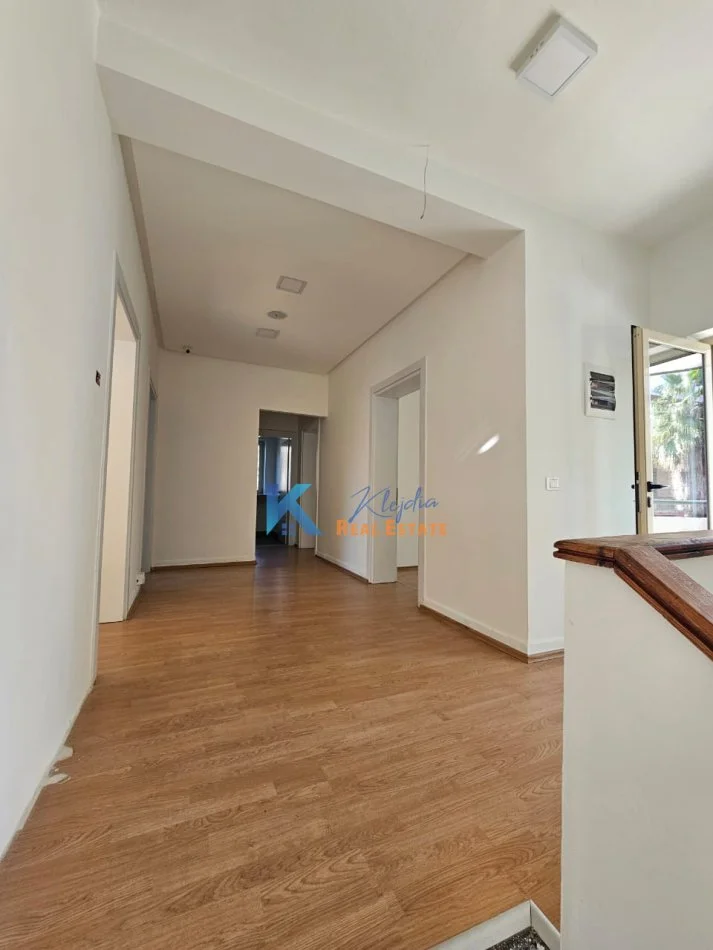 Tirane, jap me qera zyre Kati 2, 150 m² 1.500 € (AFER STADIUMIT DINAMO)