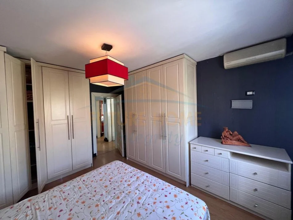 Tirane, jepet me qera apartament 2+1 Kati 4, 80 m² 400 € (Ish Tregu Elektrik, Tiranë.)