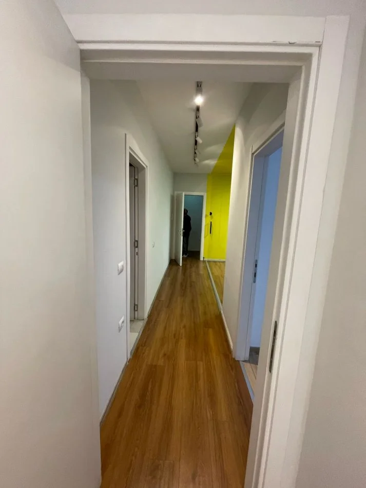 Tirane, jap me qera zyre Kati 2, 112 m² 600 € (Rruga Asim Vokshi, afer Prestige)