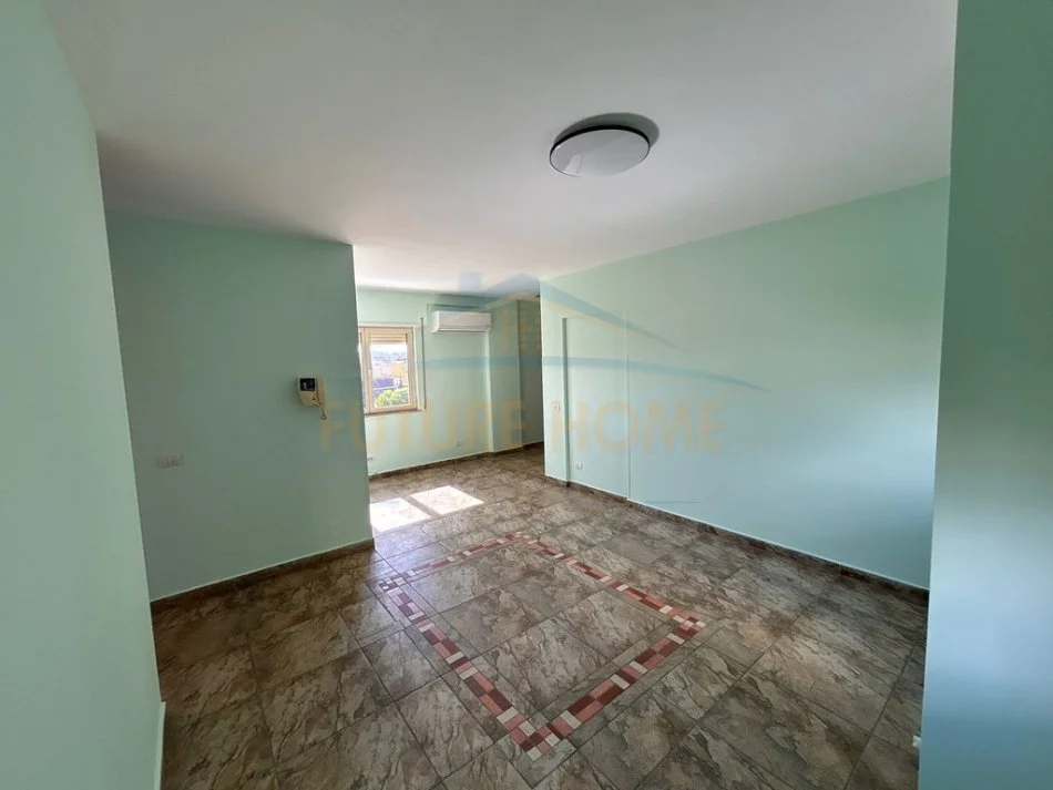 Tirane, jepet me qera apartament 2+1+Ballkon Kati 6, 115 m² 600 € (Rruga Fortuzi)