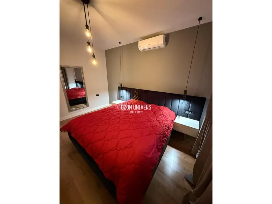 Tirane, jepet me qera apartament 1+1 Kati 11, 70 m² 700 € (Komuna e Parisit)