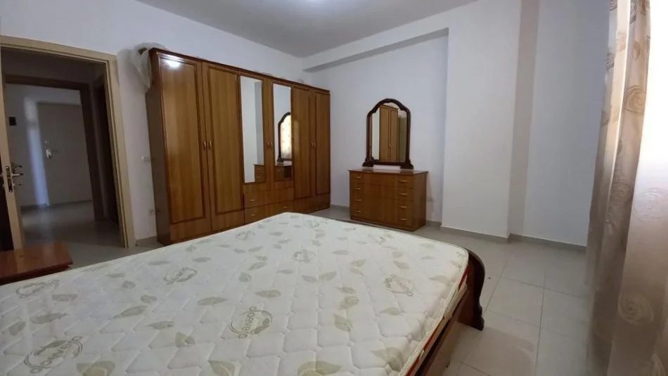 Tirane, jepet me qera apartament 1+1+Ballkon Kati 5, 400 € 