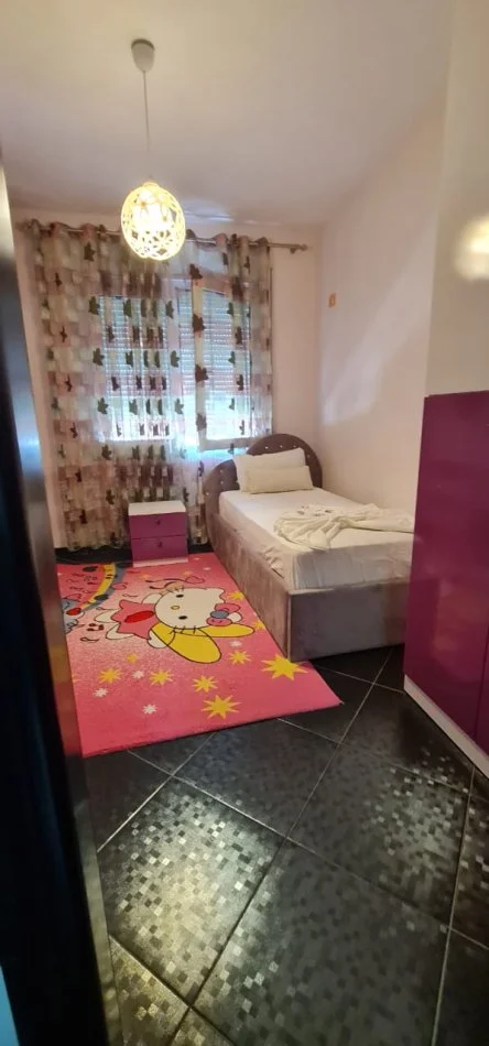 Tirane, jepet me qera apartament 3+1 Kati 2, 115 m² 750 € (Bulevardi i Ri)