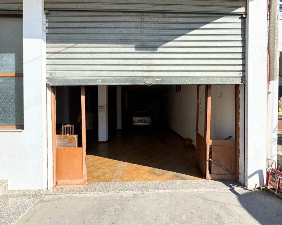 Kavaje, jepet me qera dyqan Kati 1, 120 m² 500 € (Kavaje,qender)