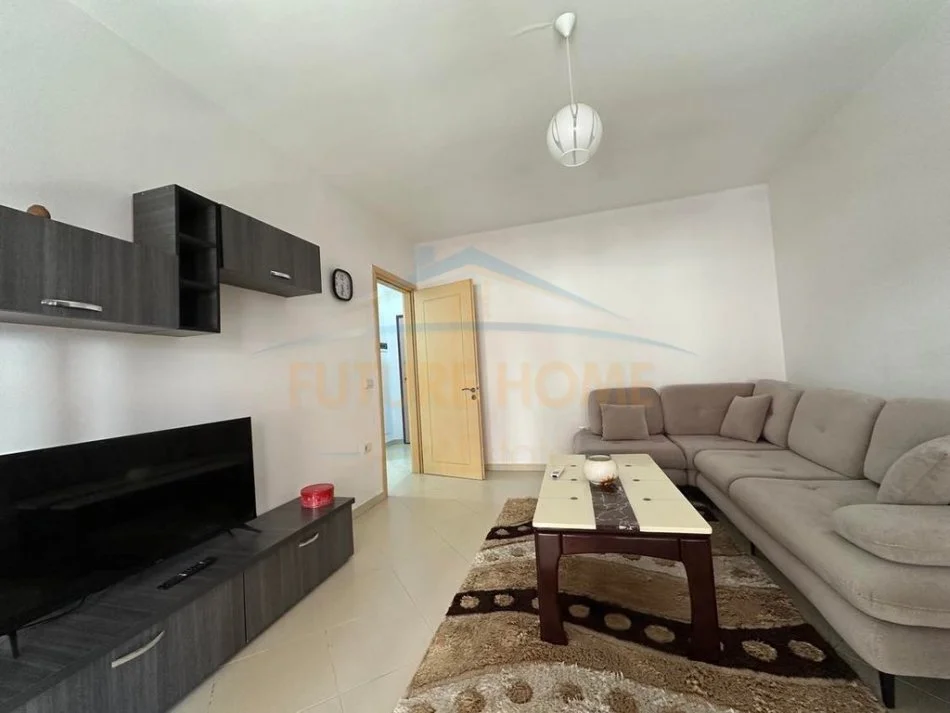Tirane, jepet me qera apartament 1+1 Kati 2, 97 m² 350 € (UNAZA E RE)
