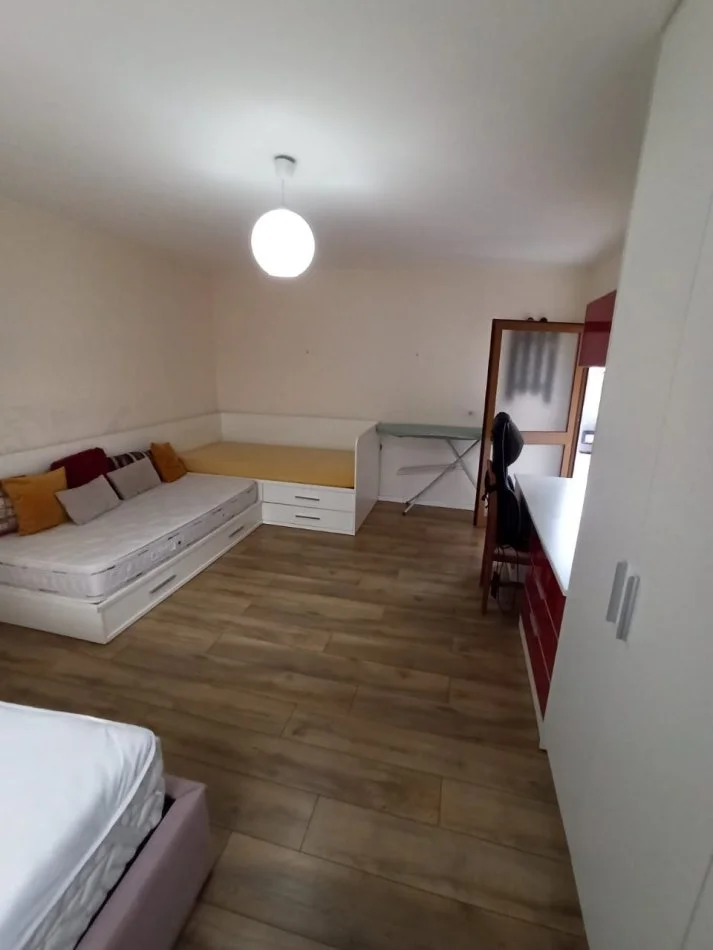 Tirane, jepet me qera apartament 2+1 Kati 6, 130 m² 600 € (Selvia)