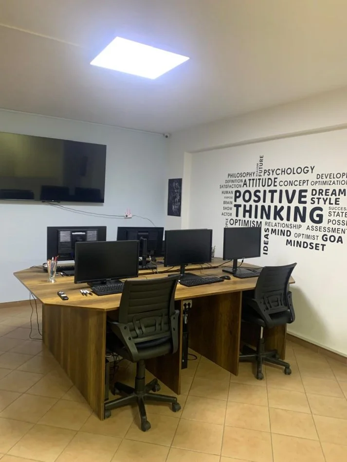 Tirane, jepet me qera zyre Kati 0, 120 m² 900 € (Ndre Mjeda)