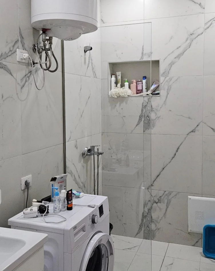 Tirane, jap me qera apartament 1+1+Ballkon Kati 7, 60 m² (21 Dhjetori, Kompleksi Kontakt)