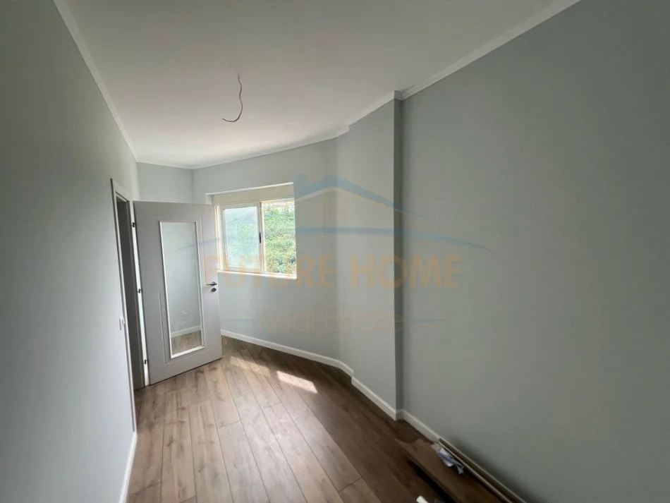 Tirane, shitet apartament 2+1+Aneks+Ballkon Kati 4, 124 m² 136.400 € (fresk)