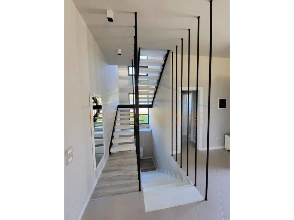 Tirane, shitet Vile 3 Katshe Kati 0, 917 m² 800.000 € (daias)