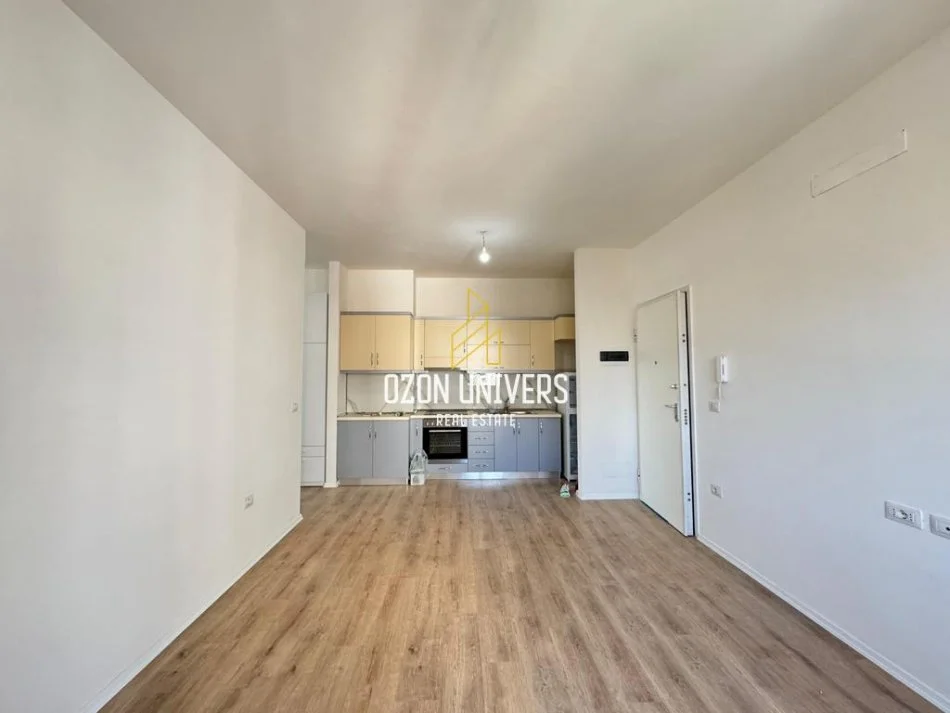 Tirane, jepet me qera apartament 2+1+Ballkon Kati 3, 100 m² 500 € (Pranë Kompleksit Panorama, Rr. Jordan Misja)