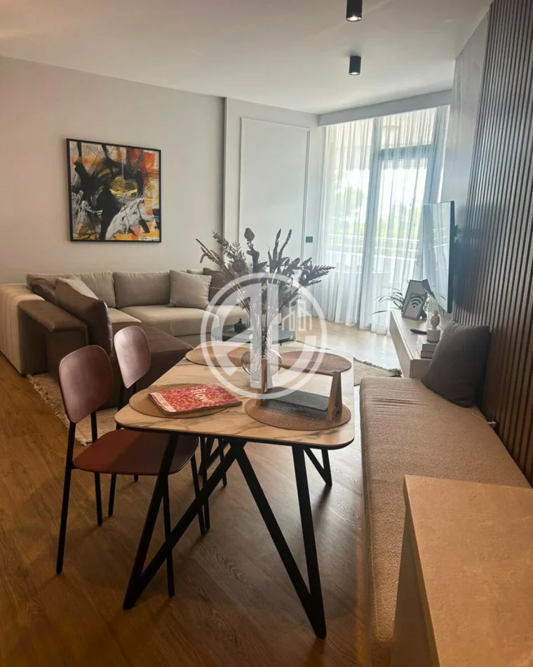 Durres, jepet me qera 2+1+Ballkon Kati 3,