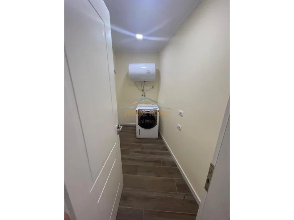 Tirane, jepet me qera apartament 2+1+Aneks+Ballkon Kati 5, 155 m² 1.500 € (qender)