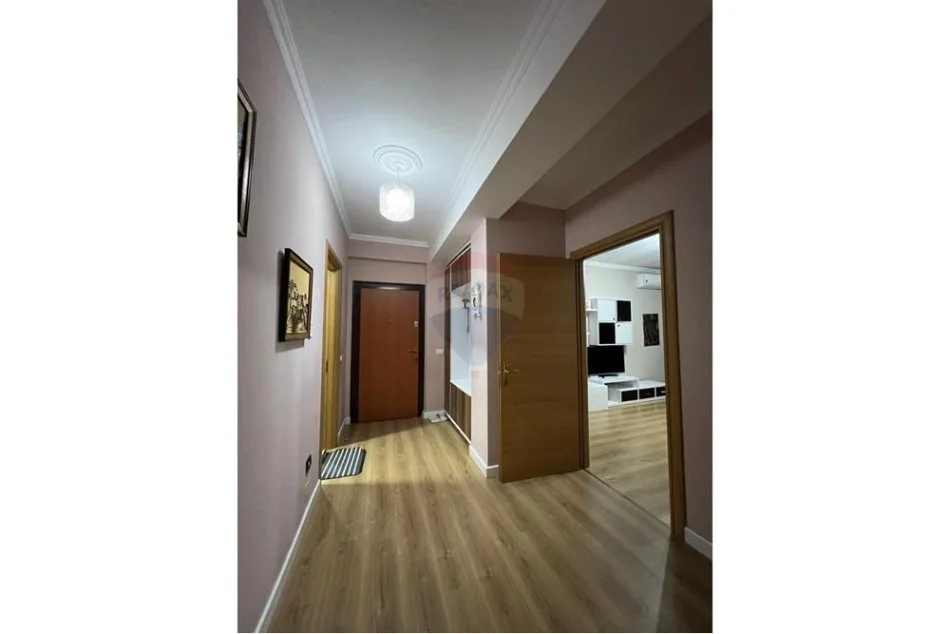 Tirane, jepet me qera , 80 m² 550 € (Kompleksi Fratari Astir)