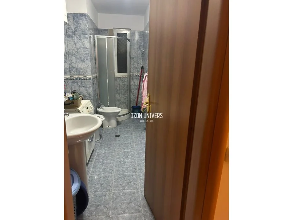 Tirane, jepet me qera apartament 2+1 Kati 4, 110 m² 600 € (Qender)