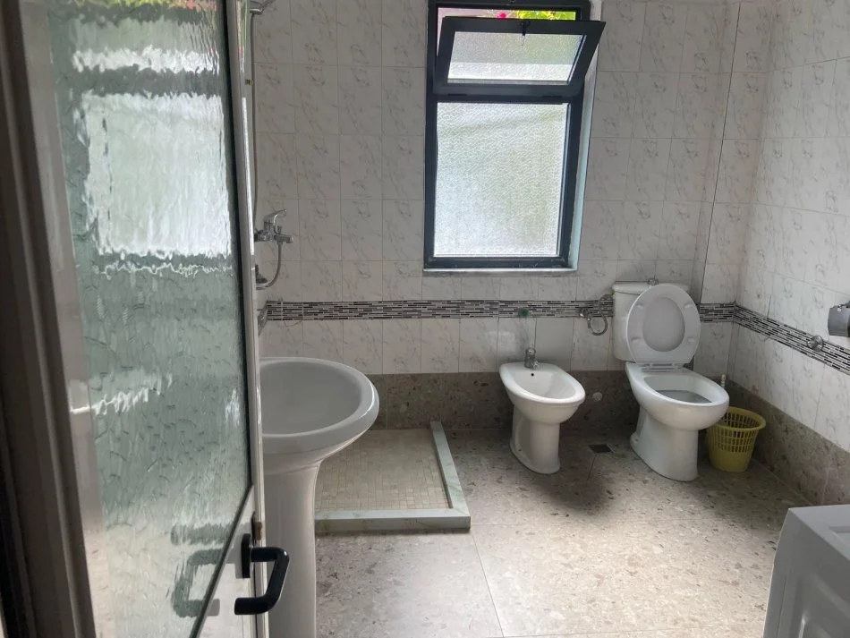Tirane, jepet me qera apartament 2+1 Kati 2, 110 m² 400 € (Sauk i Ri)